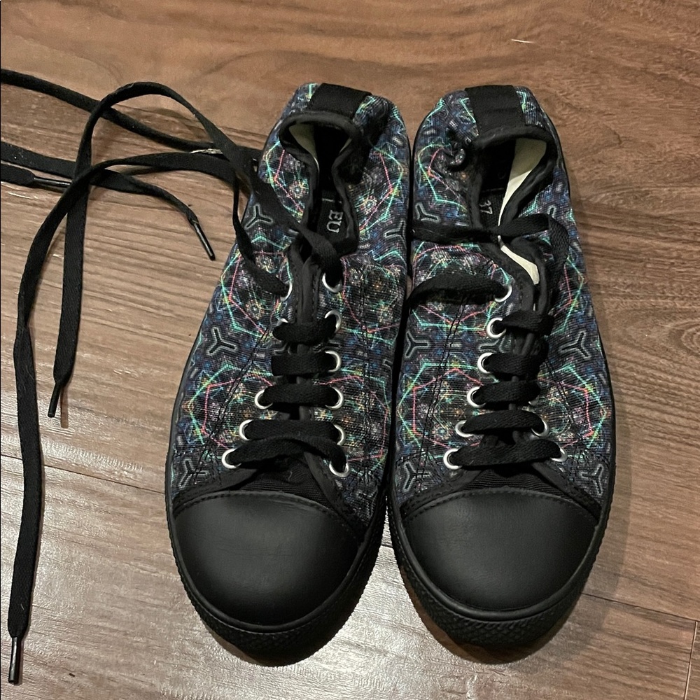 Stylish Black Patterned Women's Sneakers